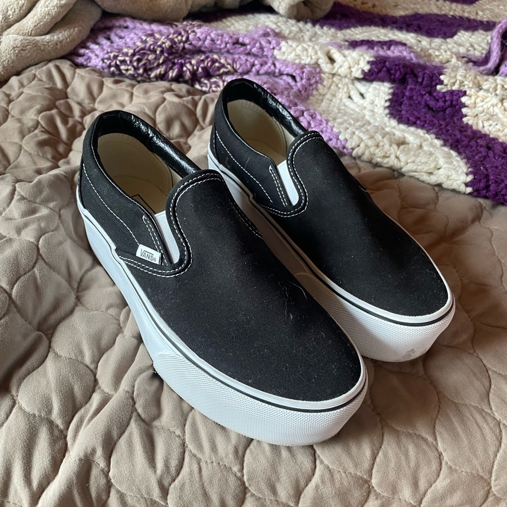NWOT  Vans stack form slip ons